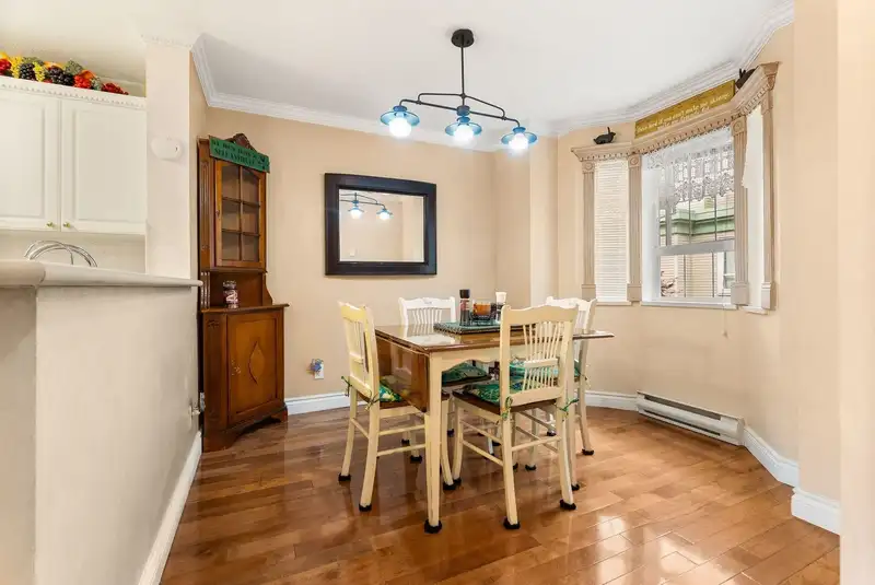 302 15258 105 AVENUE - photo 2 of 38