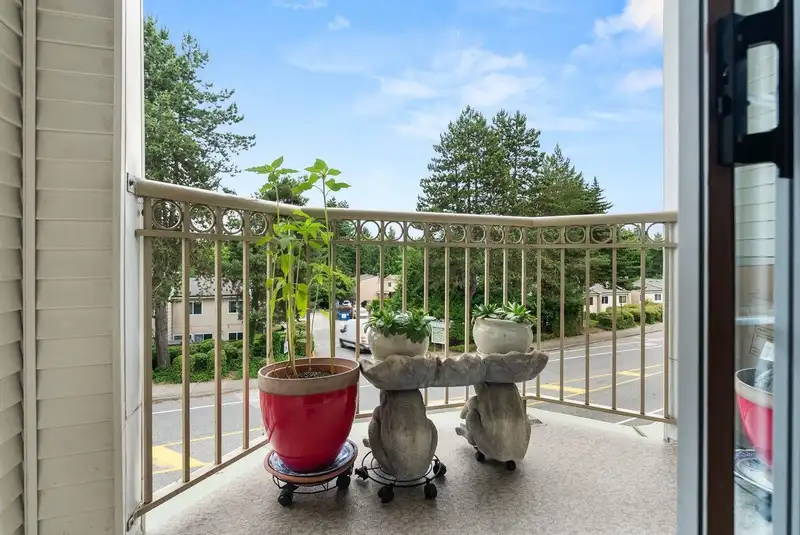302 15258 105 AVENUE - photo 3 of 38