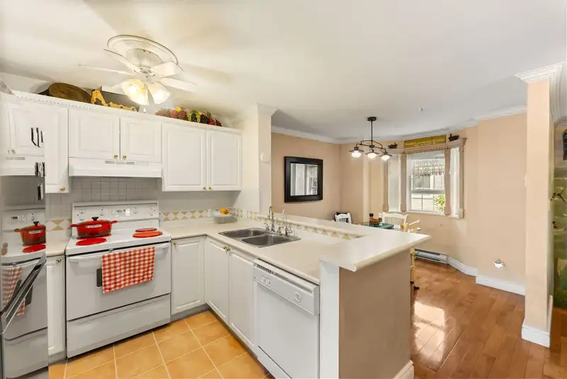 302 15258 105 AVENUE - photo 4 of 38
