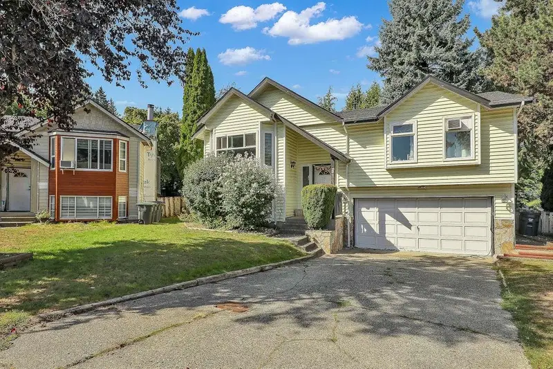 8063 138A STREET - photo 2 of 25