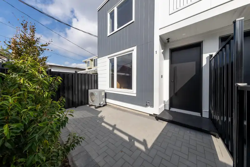 1 3268 E 18 AVENUE - photo 2 of 39