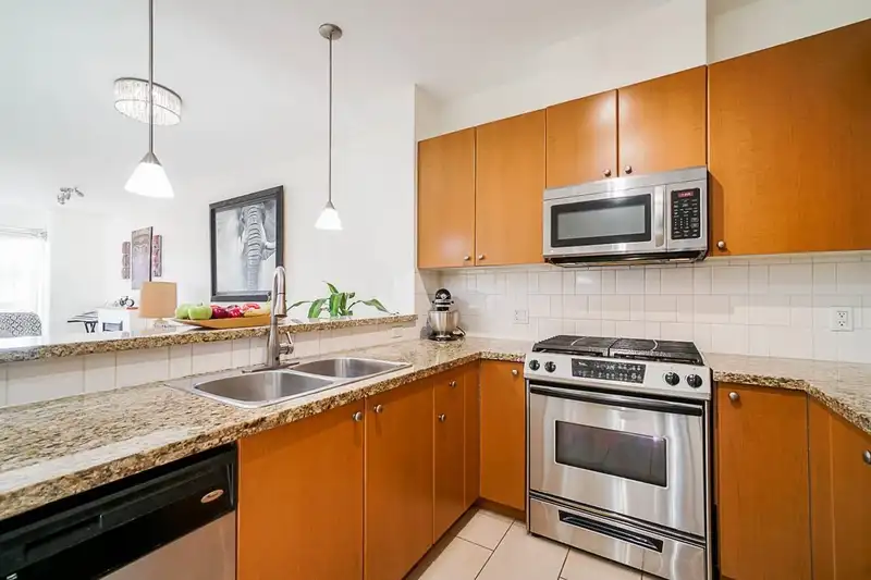407 14 E ROYAL AVENUE - photo 1 of 28