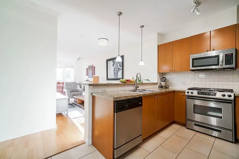 407 14 E ROYAL AVENUE - photo 4 of 28