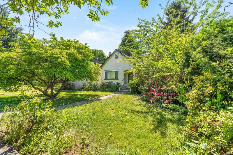 28 W KING EDWARD AVENUE - photo 1 of 17