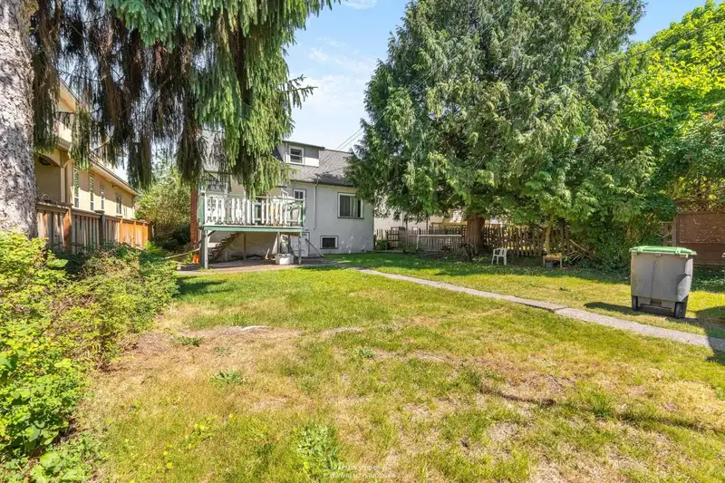 28 W KING EDWARD AVENUE - photo 4 of 17