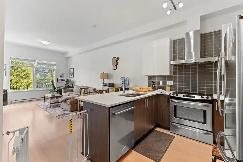 501 6480 195A STREET - photo 2 of 40