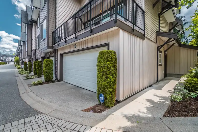 47 6895 188 STREET - photo 2 of 33