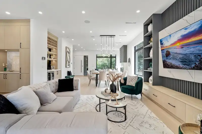 411 E EIGHTH AVENUE - photo 3 of 37