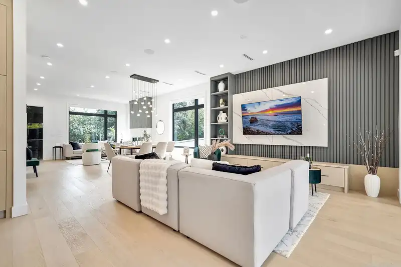 411 E EIGHTH AVENUE - photo 4 of 37