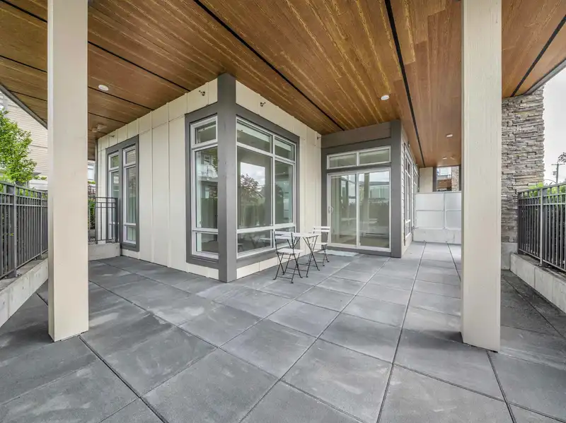 104 7123 11TH AVENUE - photo 4 of 40
