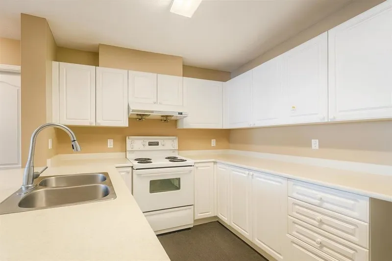 412 5880 DOVER CRESCENT - photo 2 of 5