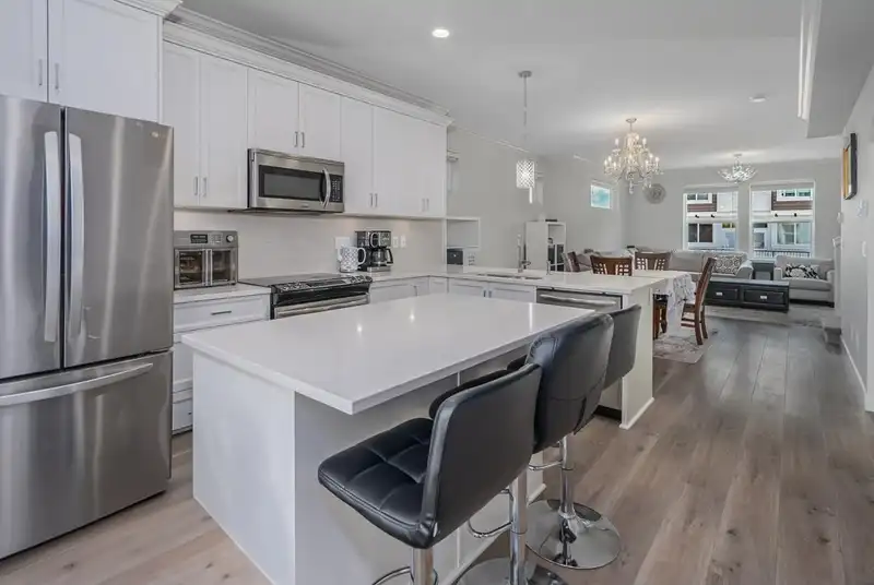 15 6089 144 STREET - photo 3 of 29