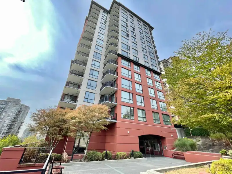 1105 813 AGNES STREET - photo 1 of 15