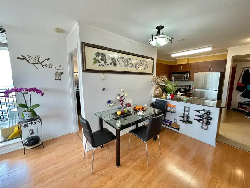 1105 813 AGNES STREET - photo 3 of 15
