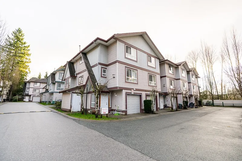 35 12730 66 AVENUE - photo 3 of 25