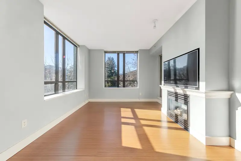 312 170 W 1ST STREET - photo 2 of 25