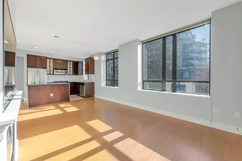 312 170 W 1ST STREET - photo 4 of 25