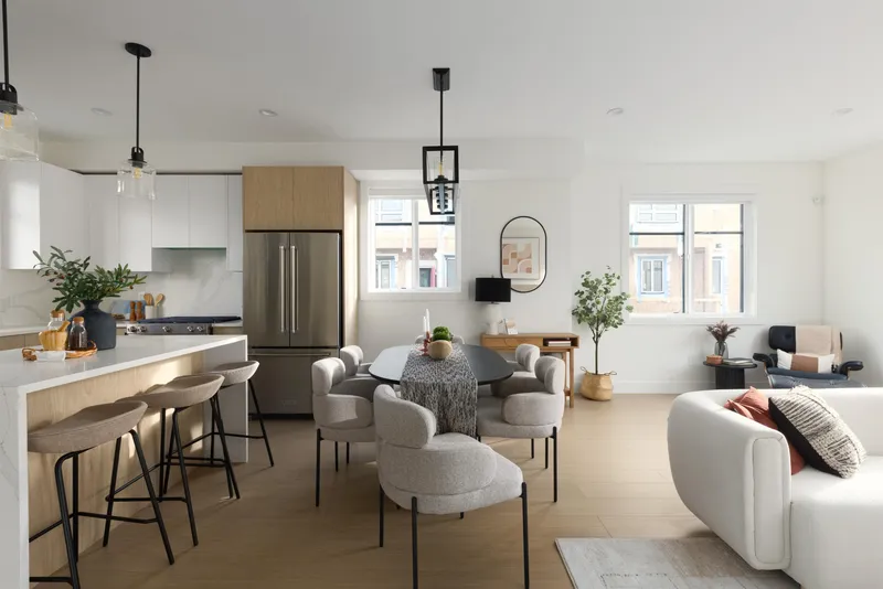 14 1641 KING CRESCENT - photo 2 of 25