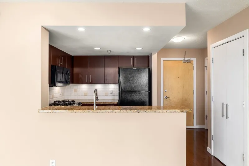 803 120 MILROSS AVENUE - photo 4 of 20