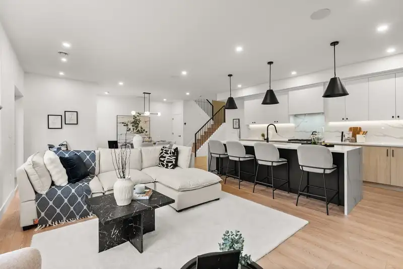 63 16358 90 AVENUE - photo 1 of 40