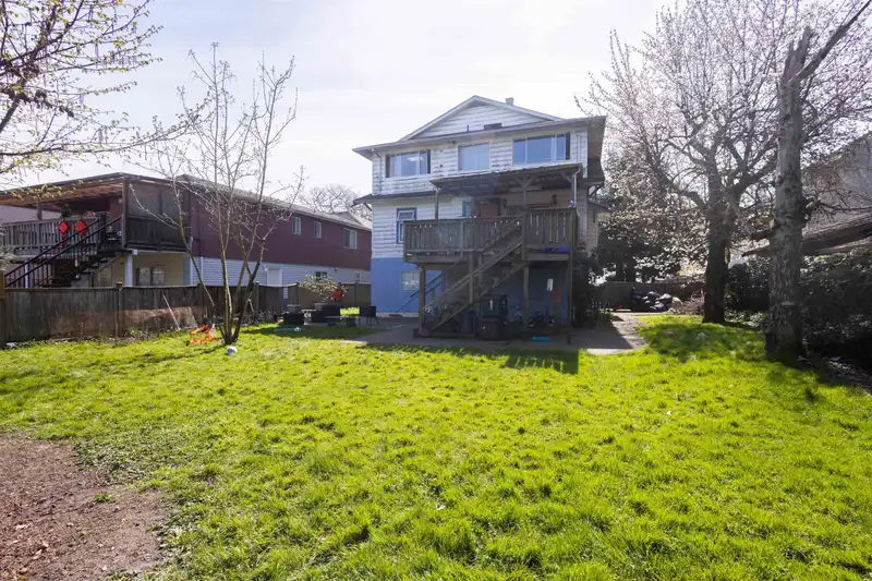 10411 STEVESTON HIGHWAY - photo 1 of 5