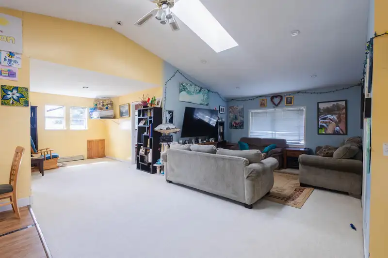 10411 STEVESTON HIGHWAY - photo 4 of 5
