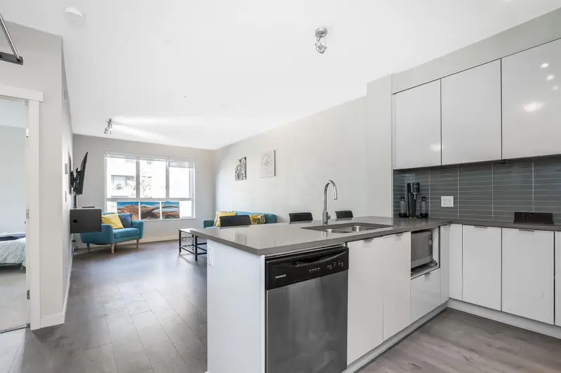 403 9877 UNIVERSITY CRESCENT - photo 3 of 25