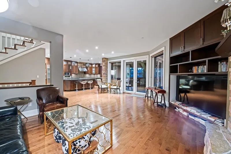 1116 LAWSON AVENUE - photo 3 of 25