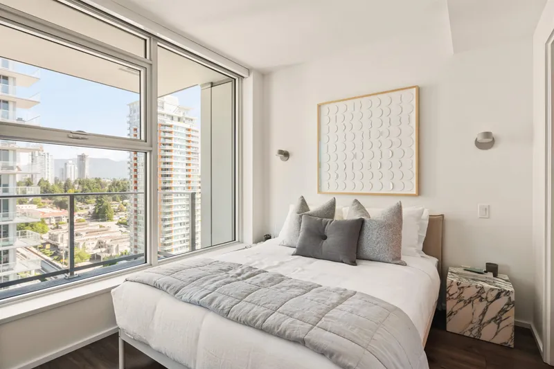 2503 3888 EVERGREEN PLACE - photo 2 of 11