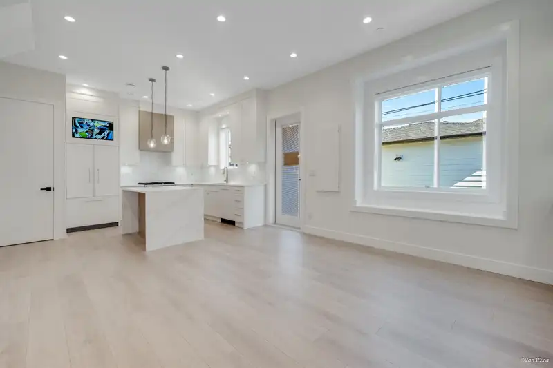 2 445 E 57TH AVENUE - photo 2 of 20