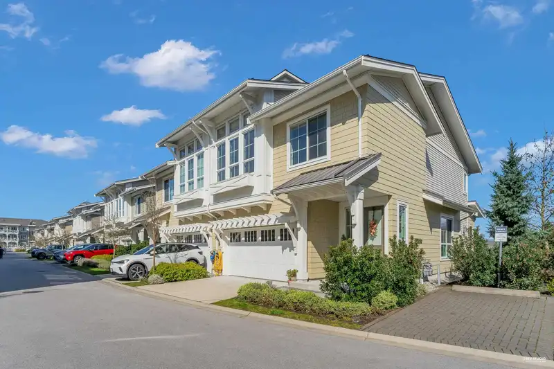 12B 5551 ADMIRAL WAY - photo 2 of 40