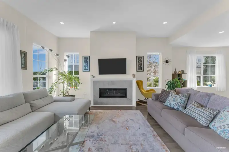 12B 5551 ADMIRAL WAY - photo 4 of 40