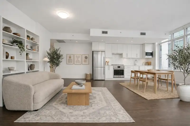 302 2455 KINGSWAY - photo 1 of 25