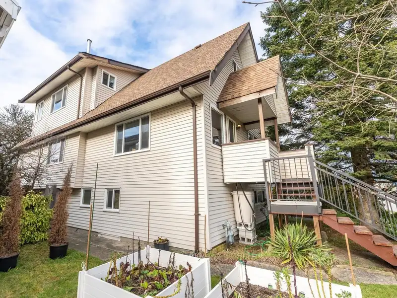 4535 RUPERT STREET - photo 2 of 11