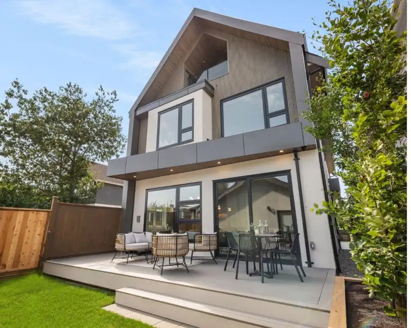 1 1067 E 14TH AVENUE - photo 1 of 33