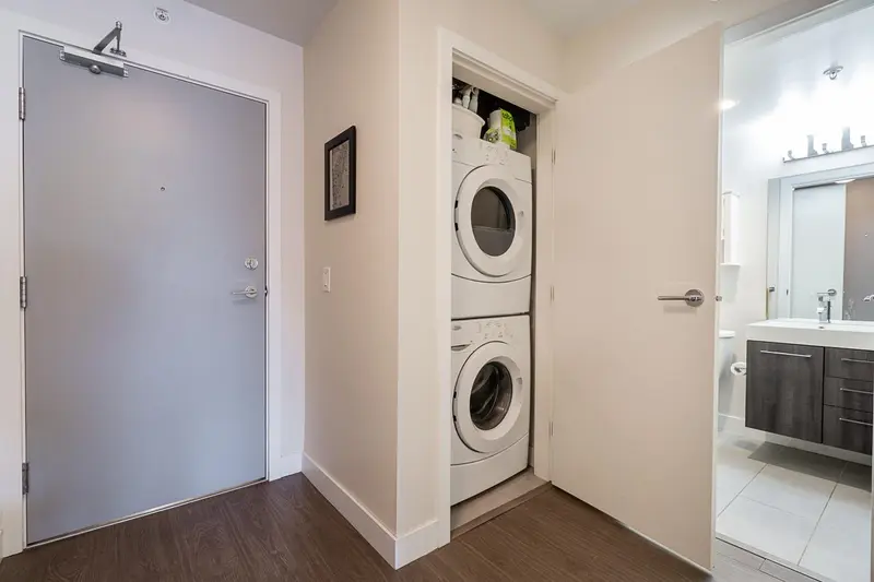 1104 668 COLUMBIA STREET - photo 3 of 25