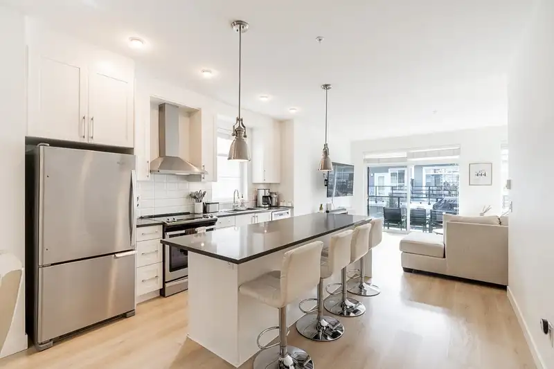 70 20857 77A AVENUE - photo 2 of 36
