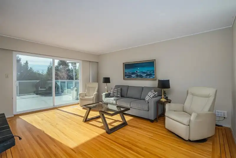 1069 SHAVINGTON STREET - photo 1 of 40