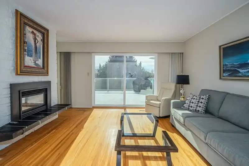 1069 SHAVINGTON STREET - photo 2 of 40