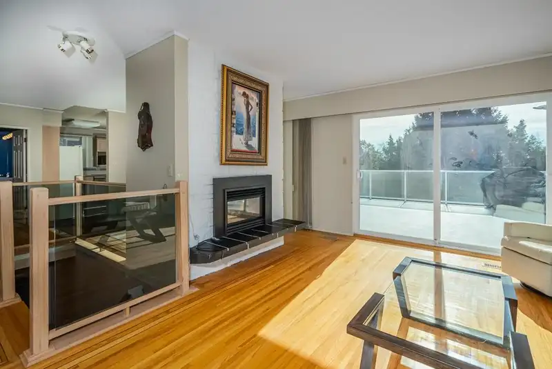 1069 SHAVINGTON STREET - photo 3 of 40
