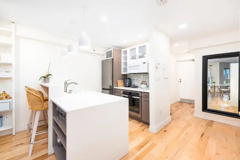 112 825 E 7TH AVENUE - photo 4 of 22