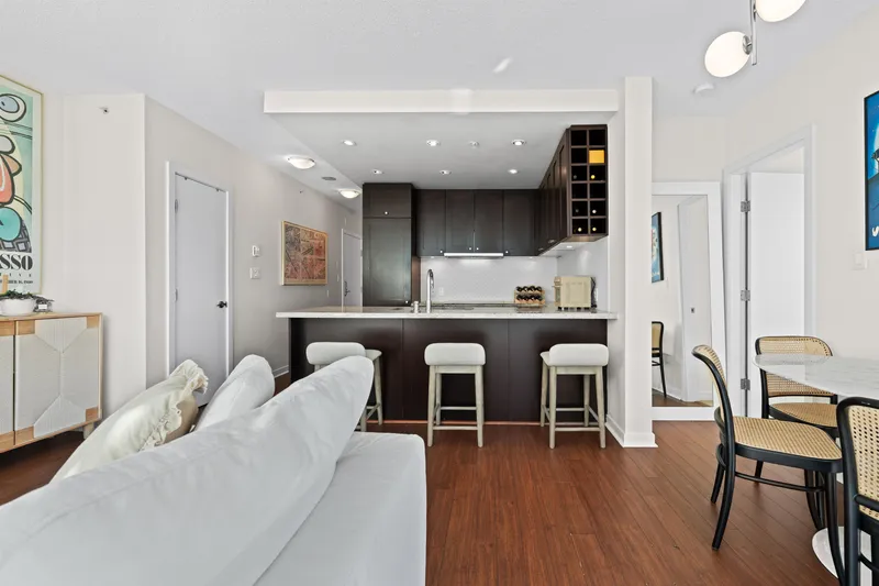 607 821 CAMBIE STREET - photo 3 of 25