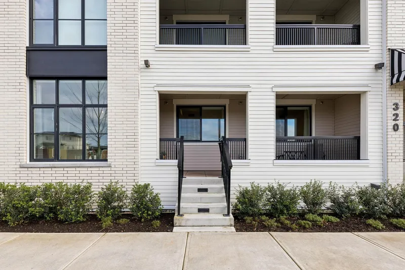 101 320 RIDGE STREET - photo 1 of 25