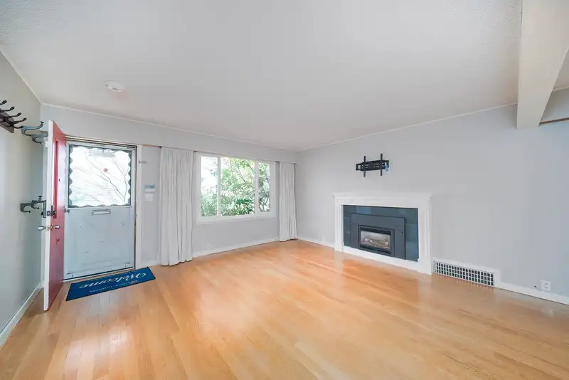 454 KELLY STREET - photo 1 of 35
