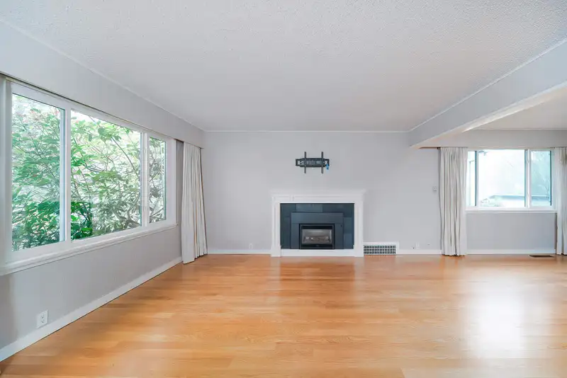 454 KELLY STREET - photo 2 of 35
