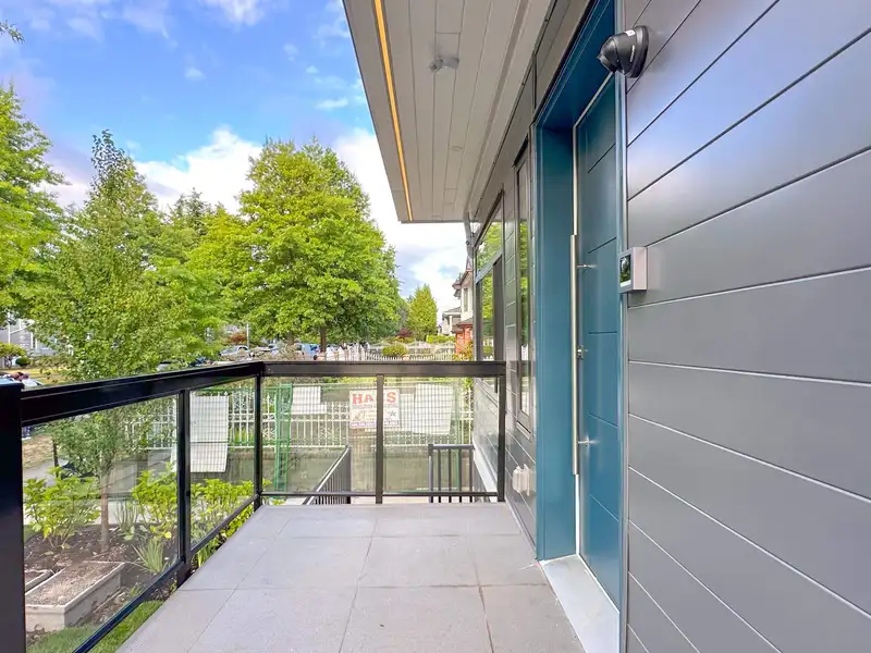 2342 E 40TH AVENUE - photo 4 of 40