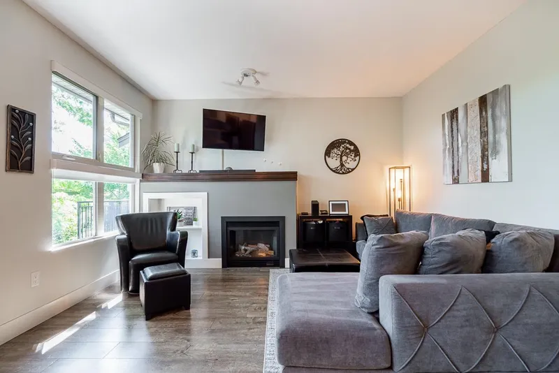 21 20326 68 AVENUE - photo 2 of 25