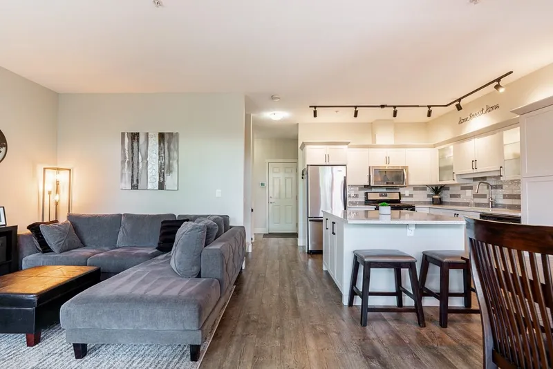 21 20326 68 AVENUE - photo 3 of 25