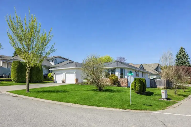 19091 61A AVENUE - photo 3 of 40