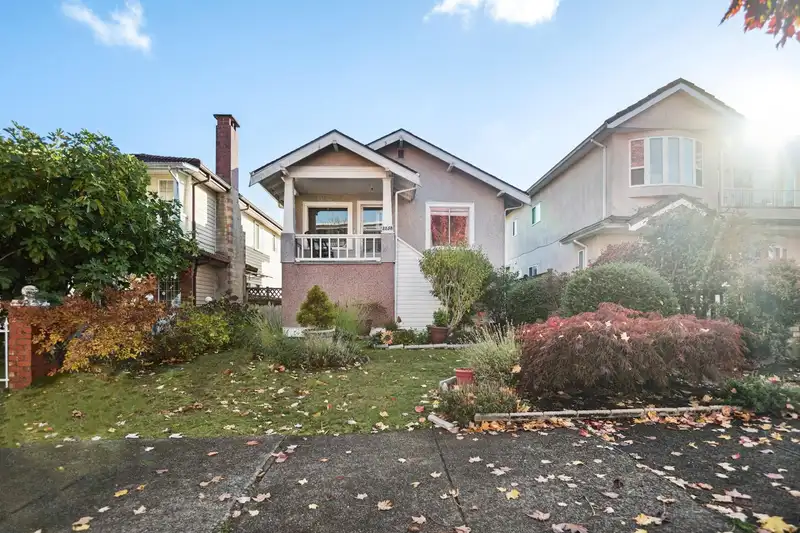 2258 KITCHENER STREET - photo 1 of 34